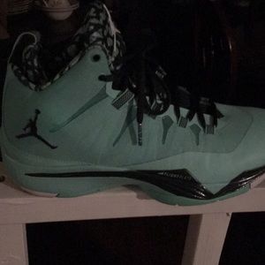 Meet your Posher, Collin